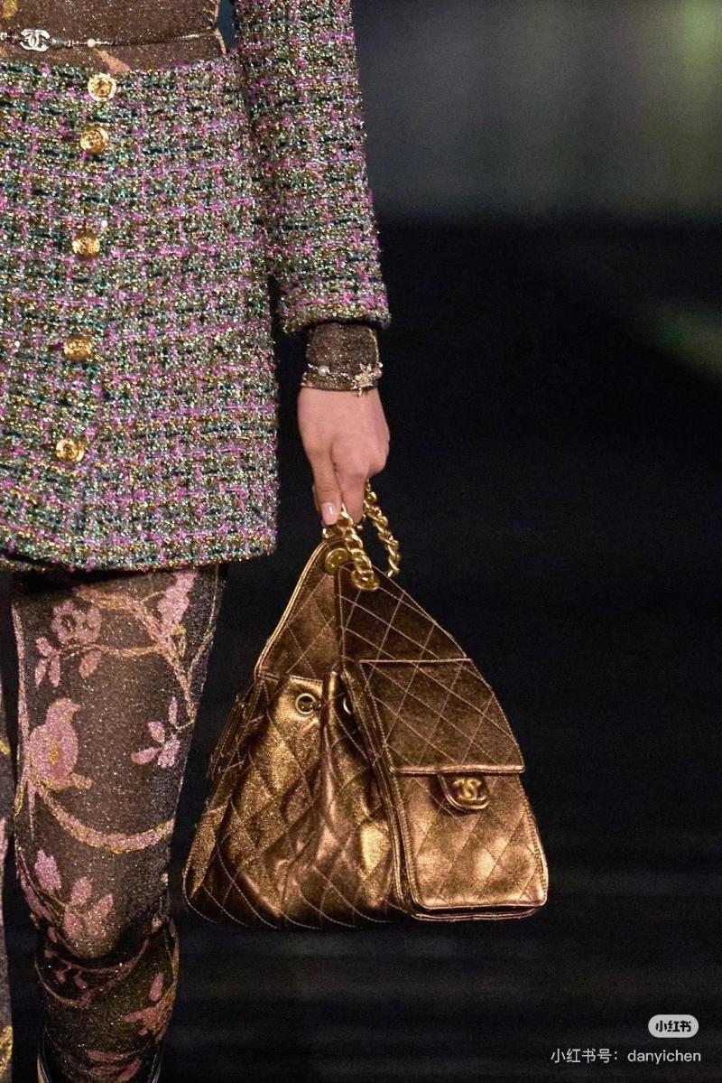 Chanel Lambskin 25 Small Handbag Gold AS5293