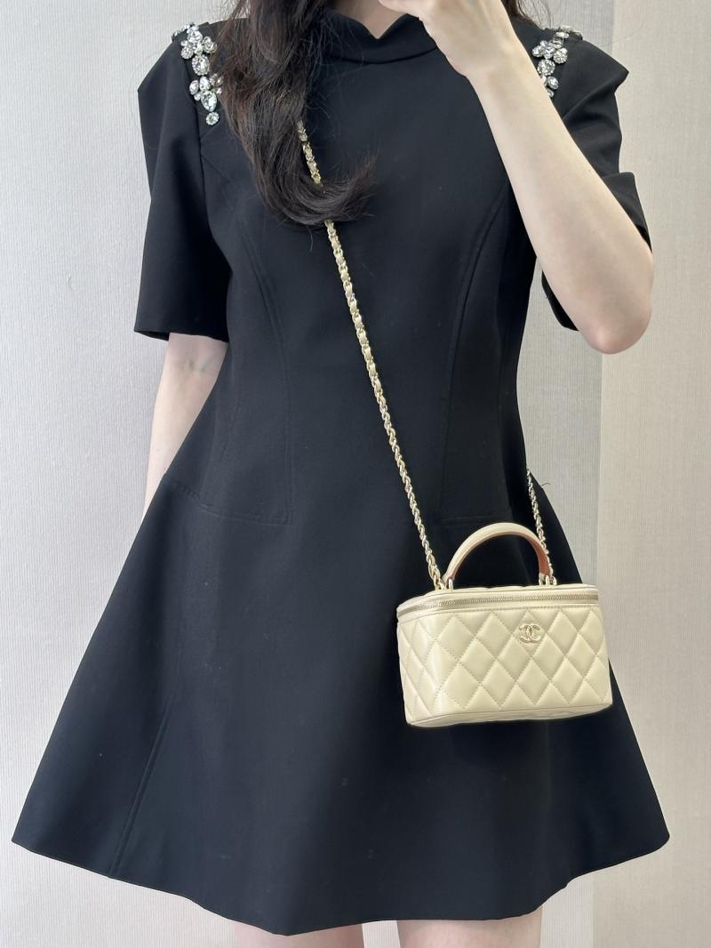 Chanel Vanity Case With Chain Beige AP2199