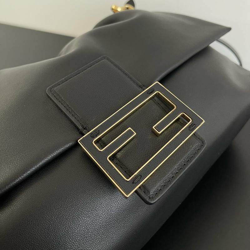 Fendi Mamma Baguette Large Black 8BR834