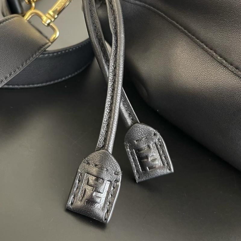 Fendi Mamma Baguette Large Black 8BR834
