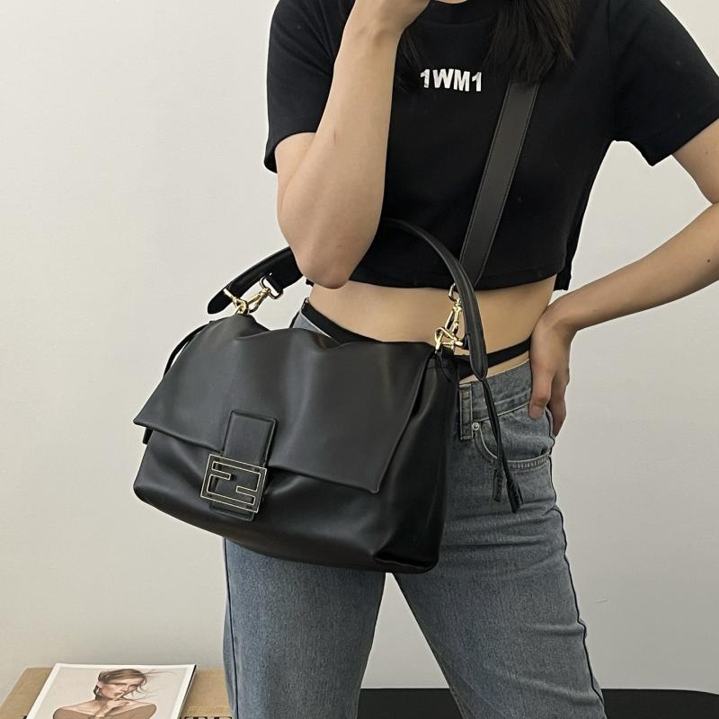 Fendi Mamma Baguette Large Black 8BR834