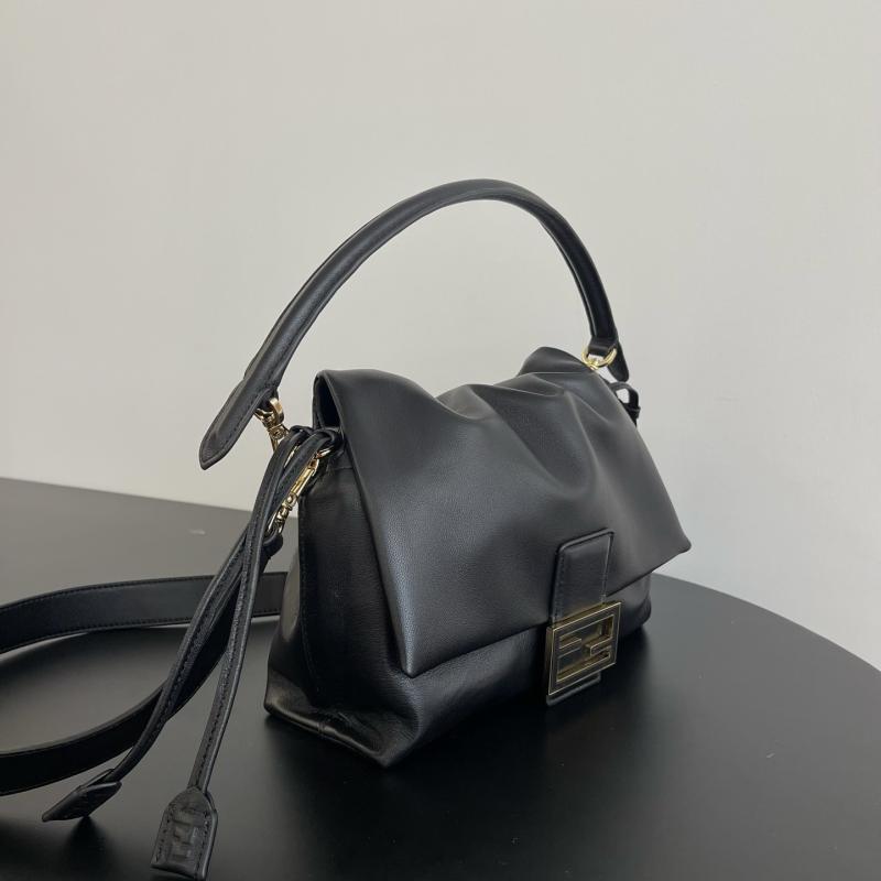Fendi Mamma Baguette Medium Black 8BR833