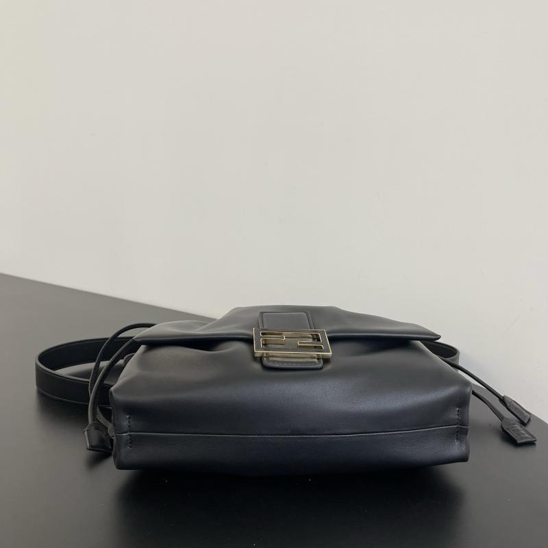 Fendi Mamma Baguette Medium Black 8BR833