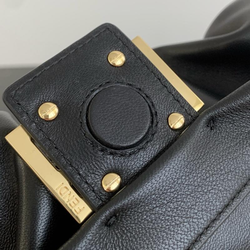 Fendi Mamma Baguette Medium Black 8BR833