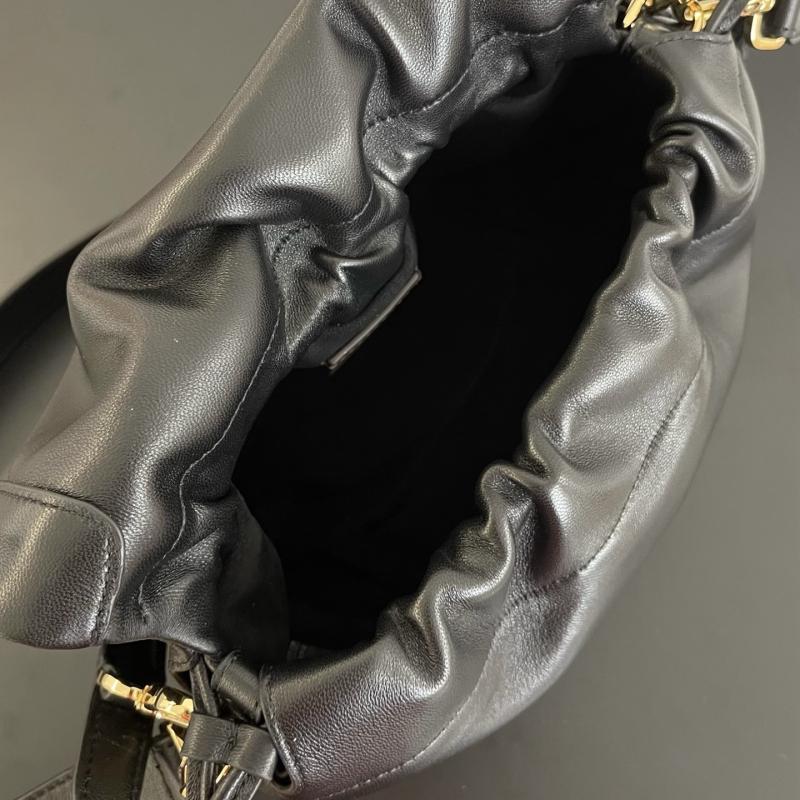 Fendi Mamma Baguette Medium Black 8BR833