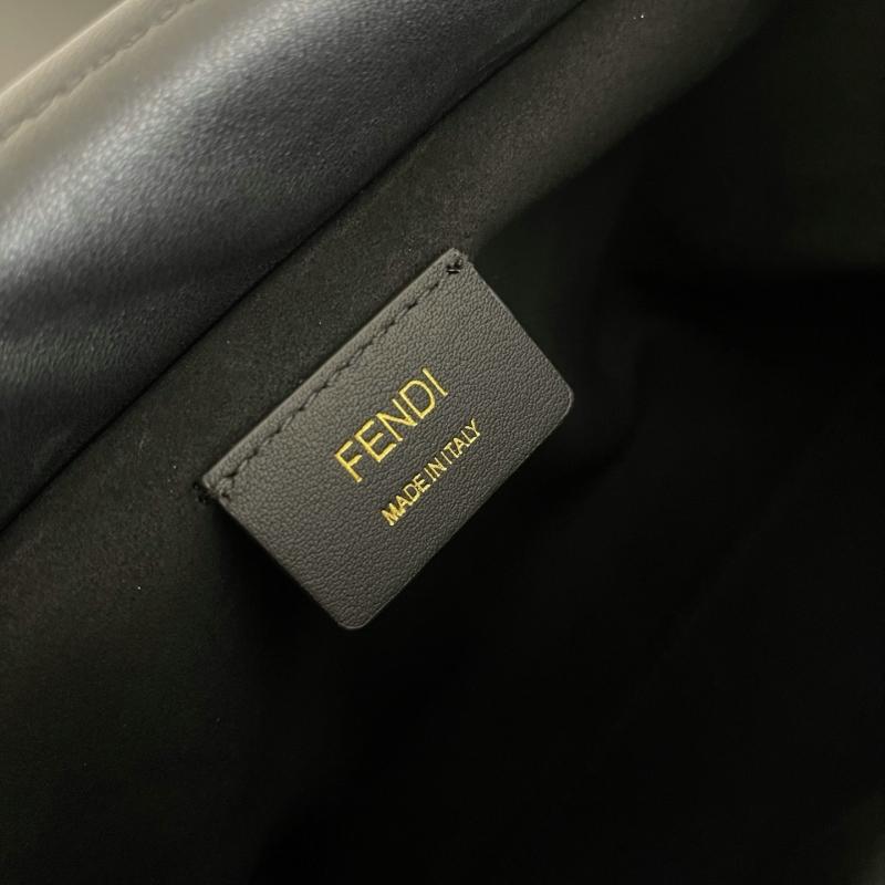 Fendi Mamma Baguette Medium Black 8BR833