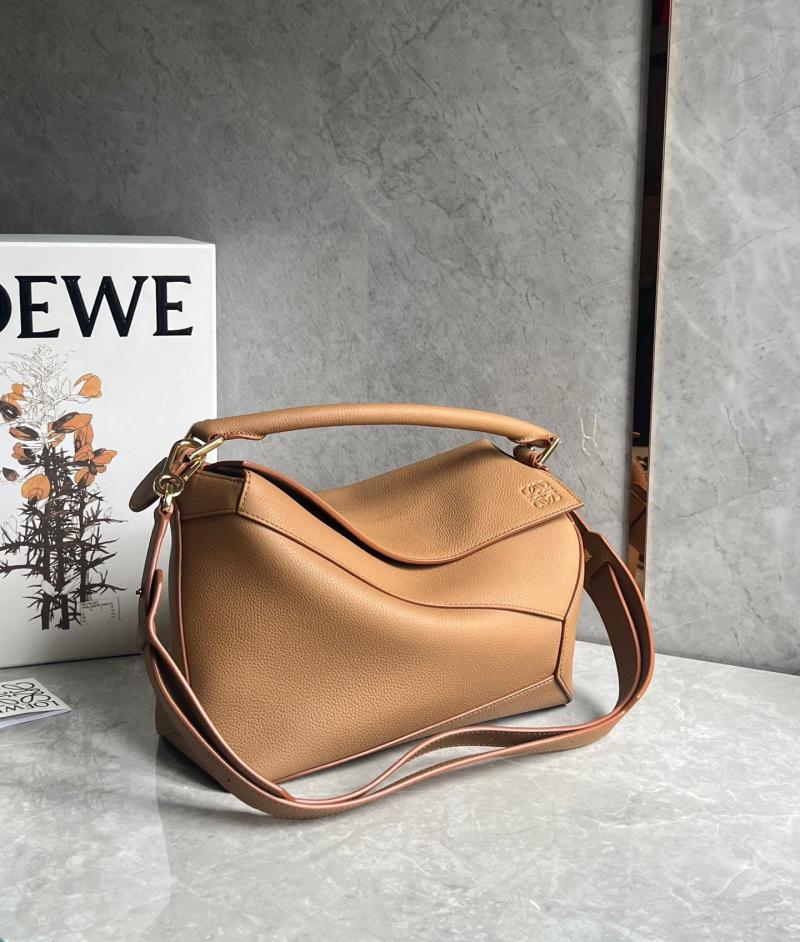 Loewe Medium Puzzle Edge bag Toffee A510