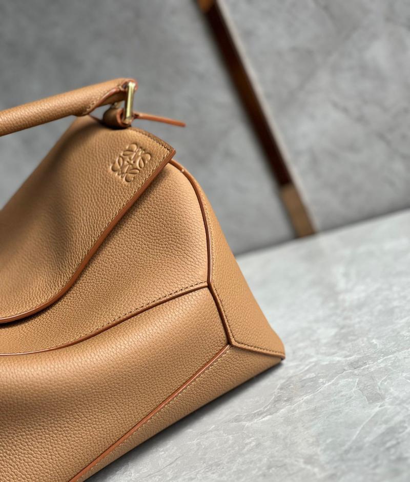 Loewe Medium Puzzle Edge bag Toffee A510