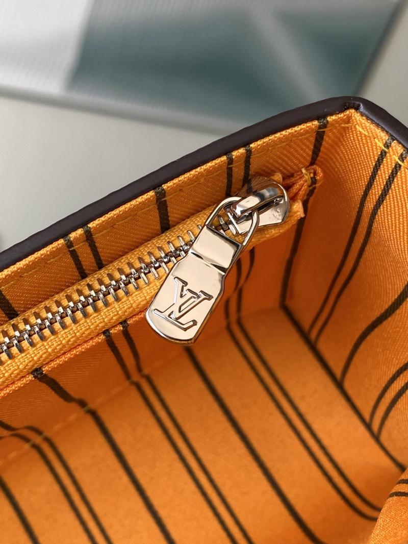 Louis Vuitton Steamer Wearable Wallet M12811