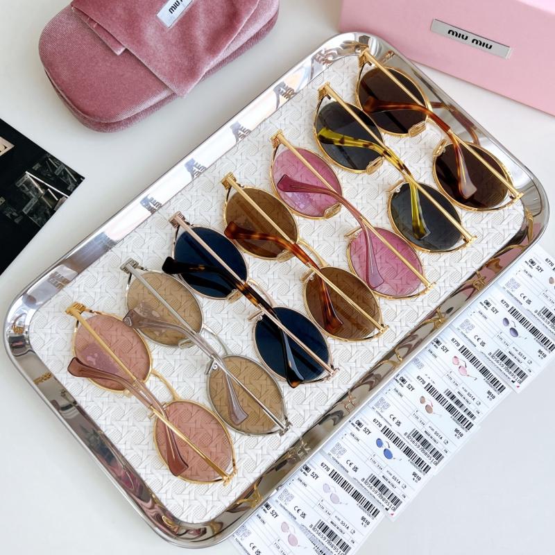Miu Miu Sunglasses SMU52y