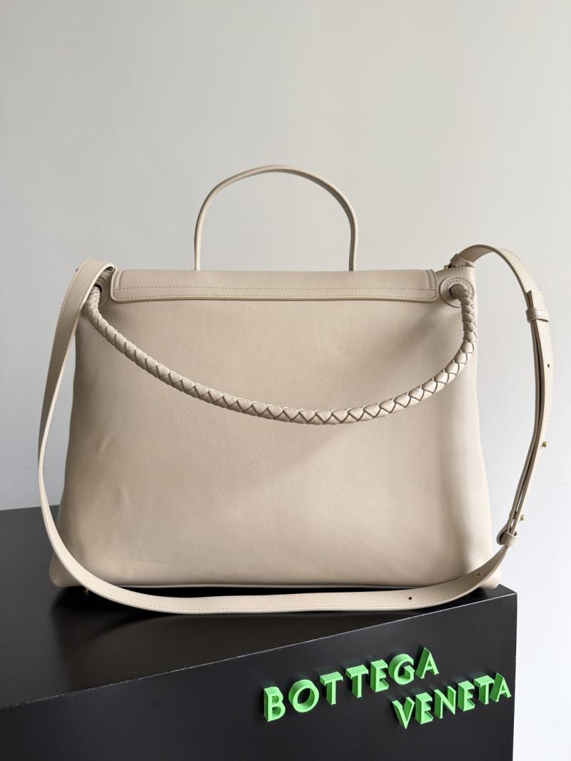 Bottega Veneta Large Ciao Ciao Ecru 826195