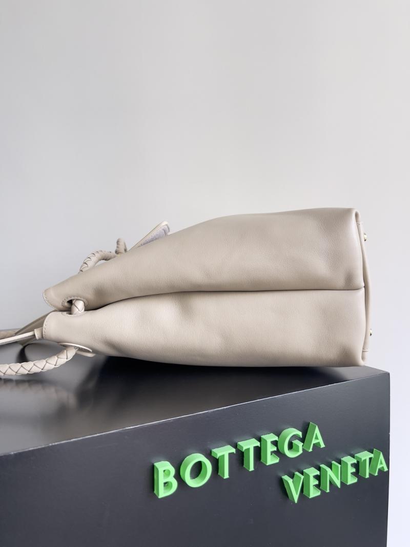 Bottega Veneta Large Ciao Ciao Ecru 826195