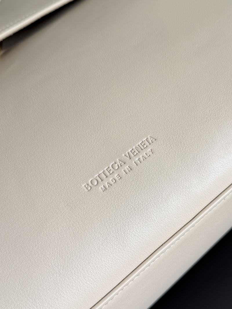 Bottega Veneta Large Ciao Ciao Ecru 826195