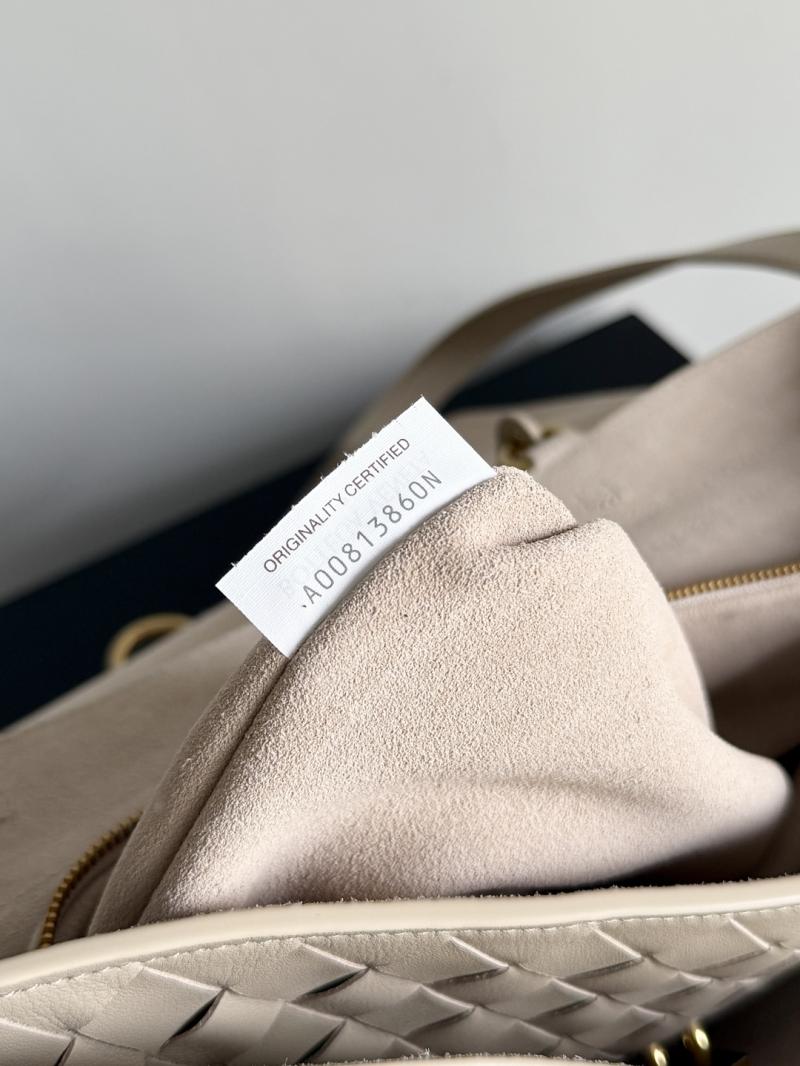 Bottega Veneta Large Ciao Ciao Ecru 826195