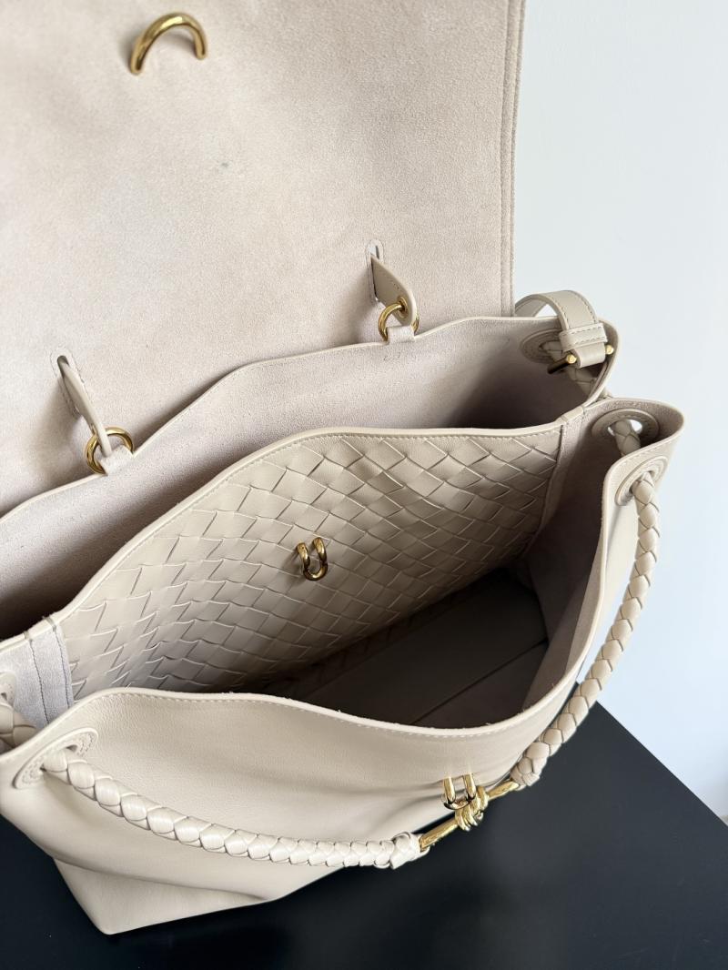 Bottega Veneta Large Ciao Ciao Ecru 826195