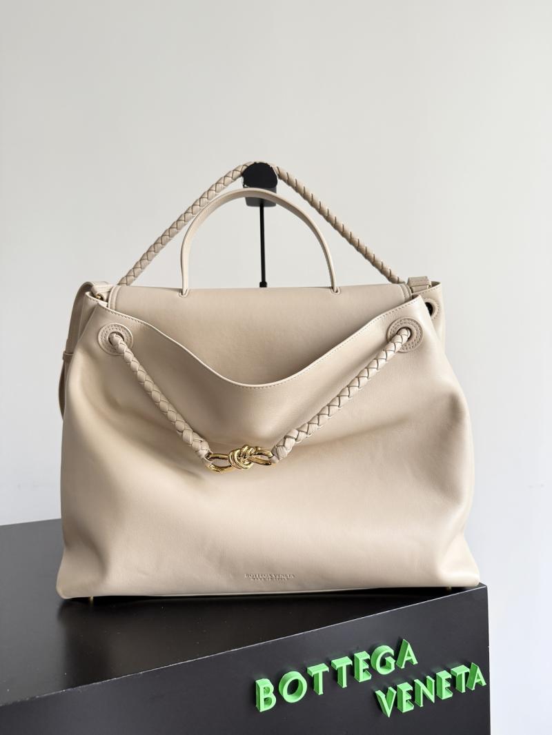 Bottega Veneta Large Ciao Ciao Ecru 826195