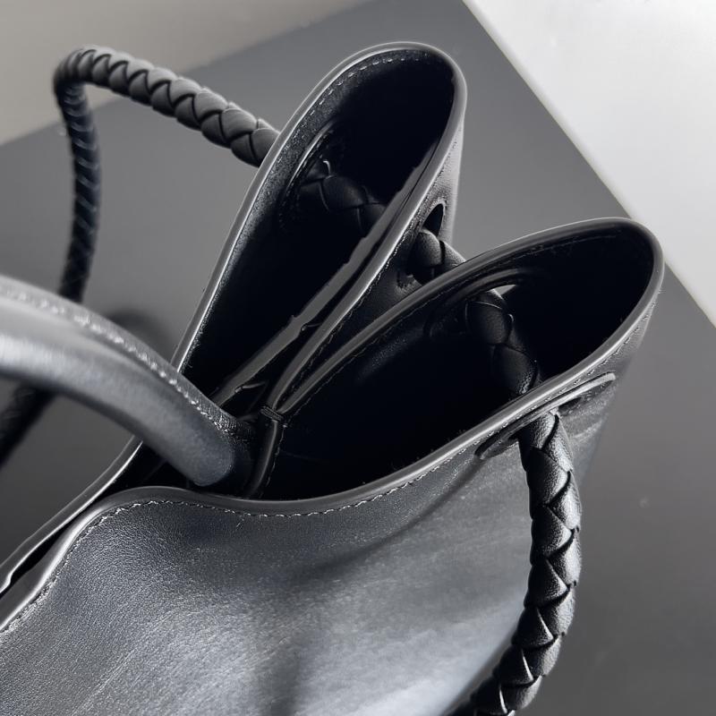 Bottega Veneta Medium Andiamo Black 810214
