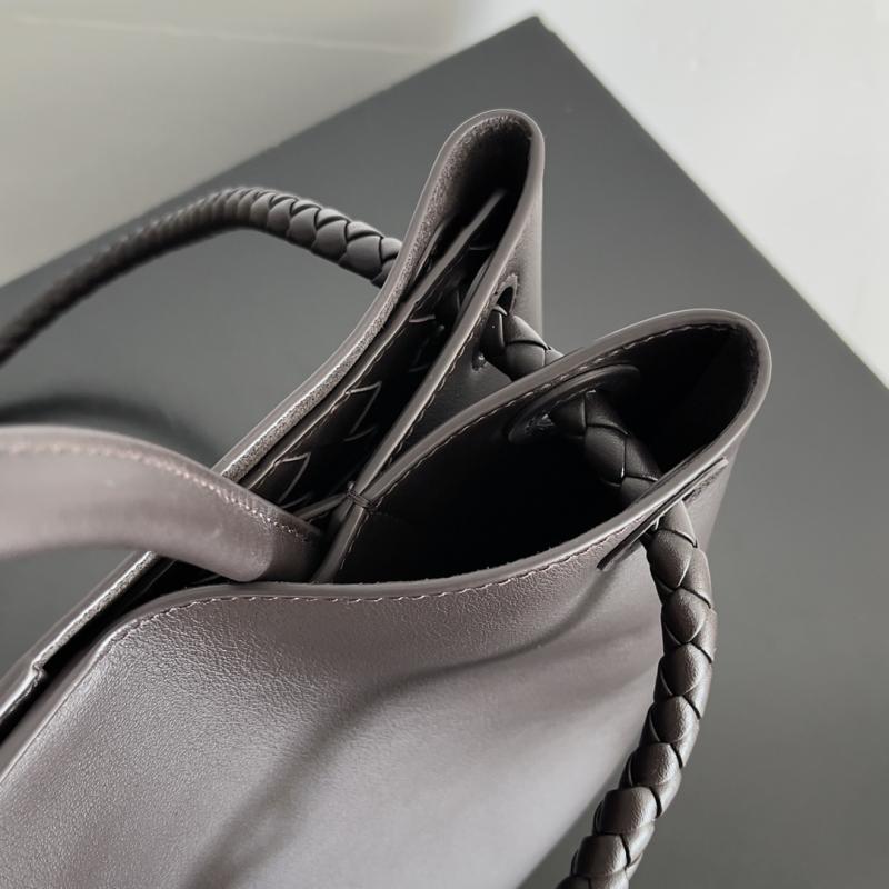 Bottega Veneta Medium Andiamo Fondant 810214