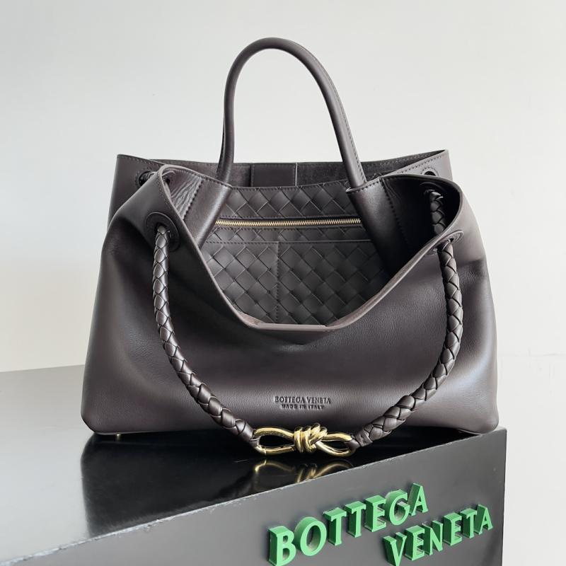 Bottega Veneta Medium Andiamo Fondant 810214