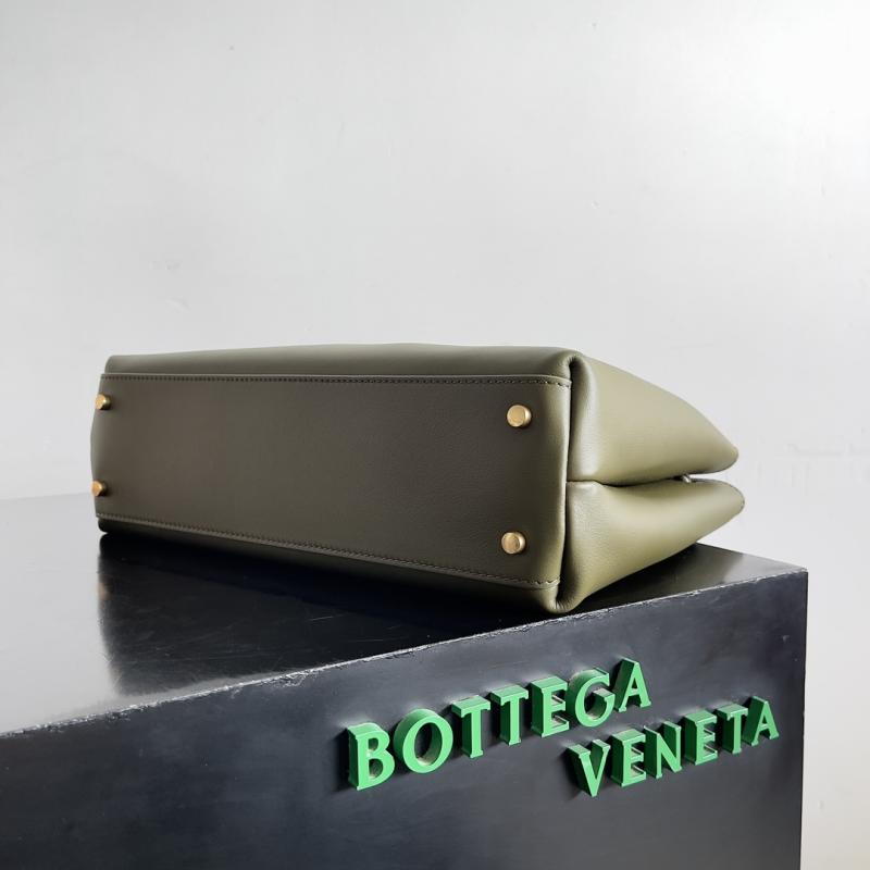 Bottega Veneta Medium Andiamo Oil 810214