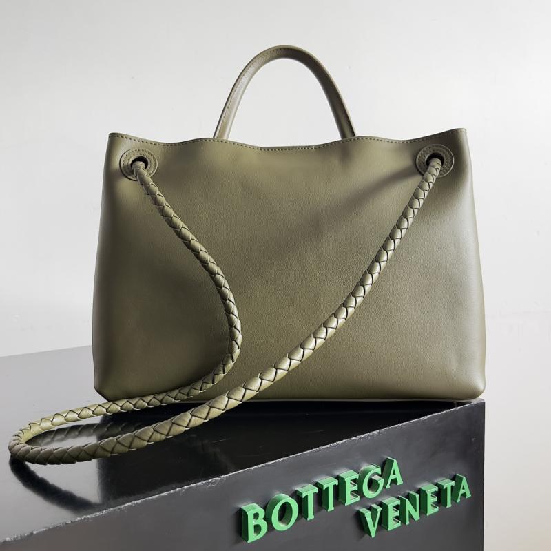 Bottega Veneta Medium Andiamo Oil 810214