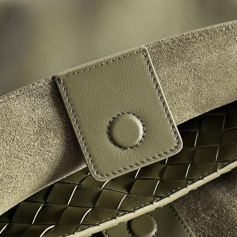 Bottega Veneta Medium Andiamo Oil 810214