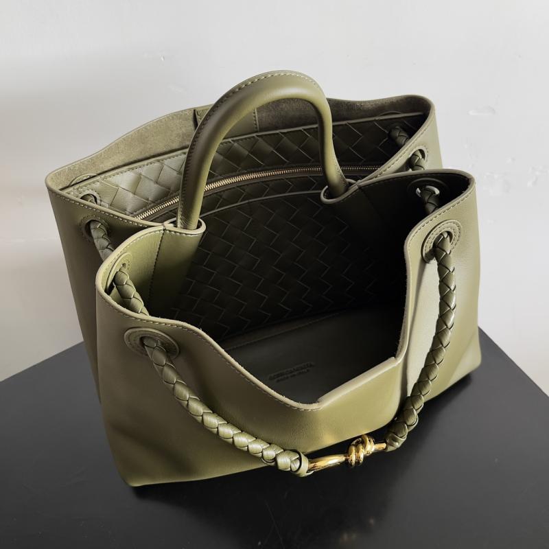 Bottega Veneta Medium Andiamo Oil 810214