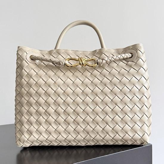 Bottega Veneta Medium Andiamo Tote Bag Ecru B743572