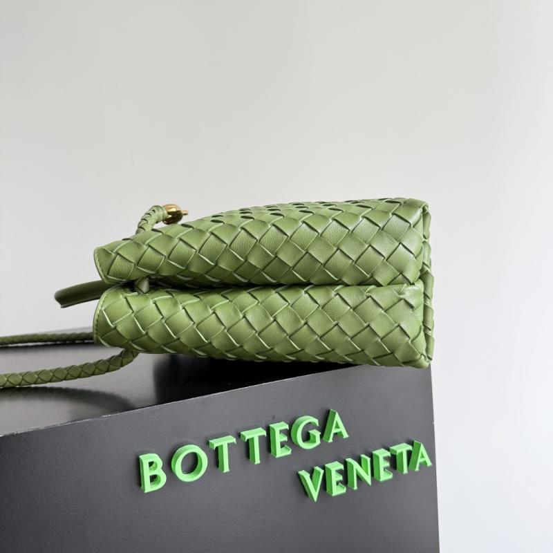 Bottega Veneta Medium Andiamo Tote Bag Matcha B743572