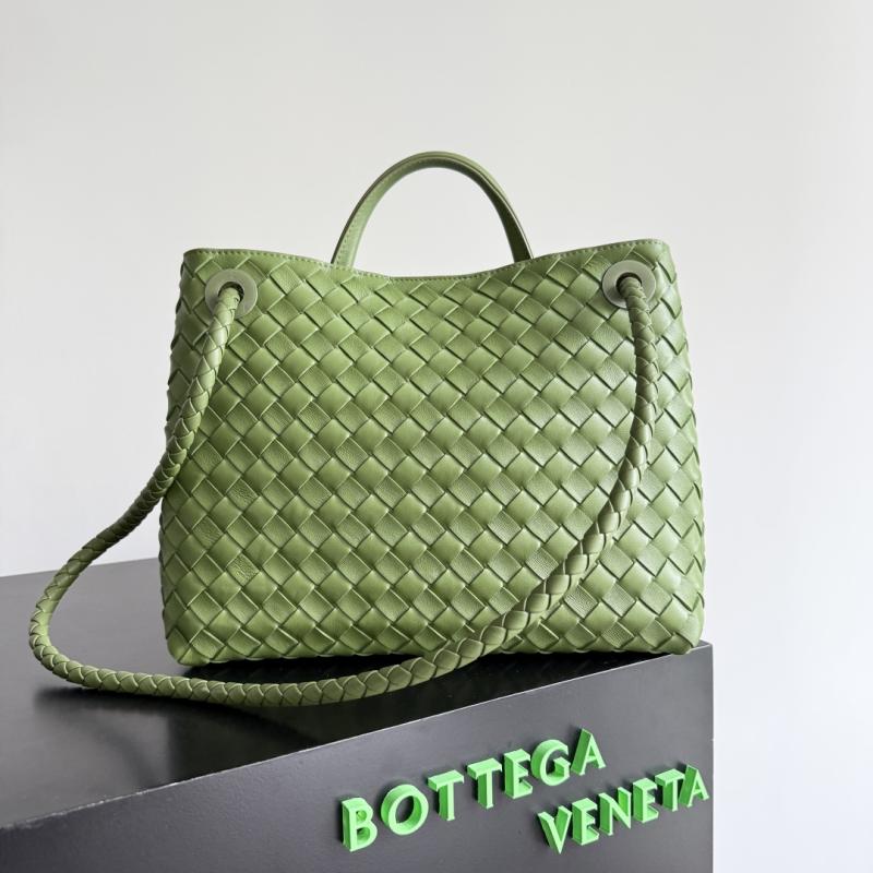 Bottega Veneta Medium Andiamo Tote Bag Matcha B743572