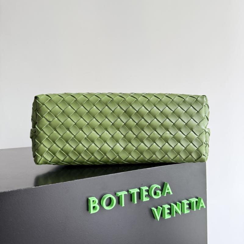 Bottega Veneta Medium Andiamo Tote Bag Matcha B743572