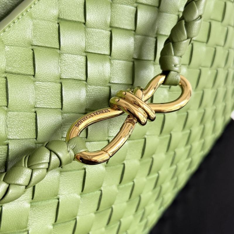Bottega Veneta Medium Andiamo Tote Bag Matcha B743572