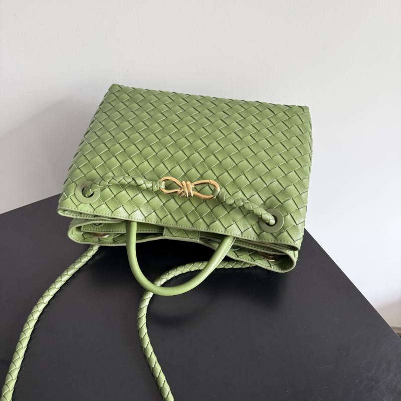 Bottega Veneta Medium Andiamo Tote Bag Matcha B743572