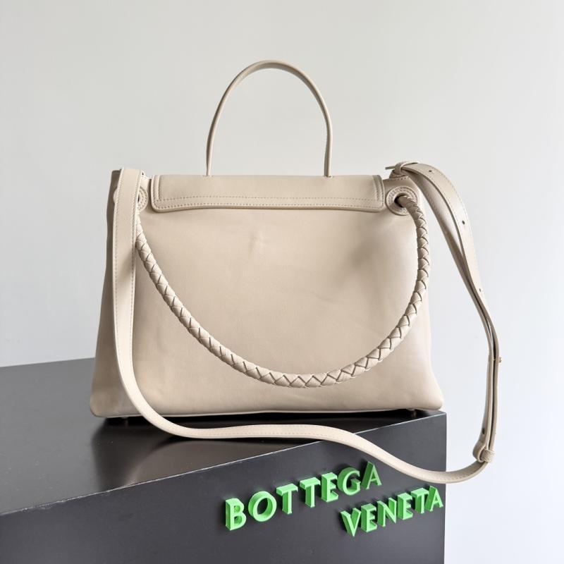 Bottega Veneta Medium Ciao Ciao Ecru 817231