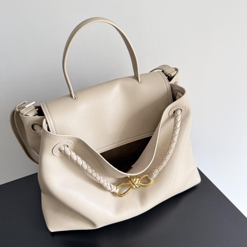Bottega Veneta Medium Ciao Ciao Ecru 817231