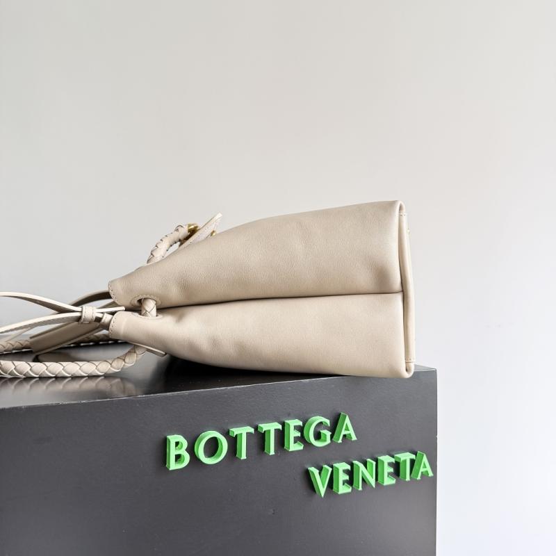 Bottega Veneta Medium Ciao Ciao Ecru 817231