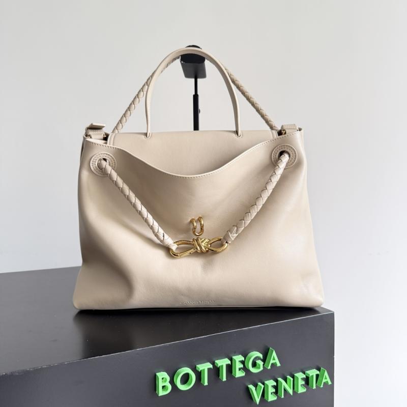 Bottega Veneta Medium Ciao Ciao Ecru 817231