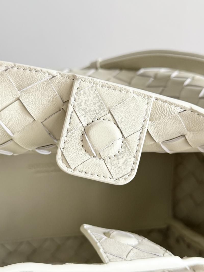 Bottega Veneta Parachute Sea salt 835921