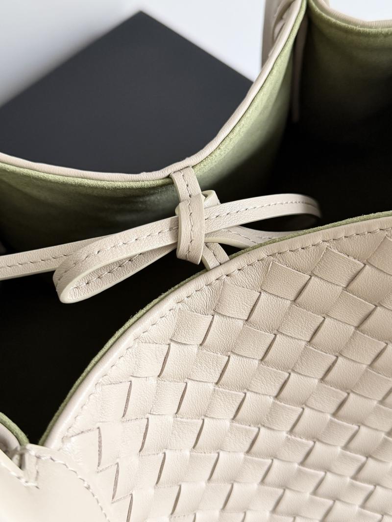 Bottega Veneta Pinacoteca Ecru 817166