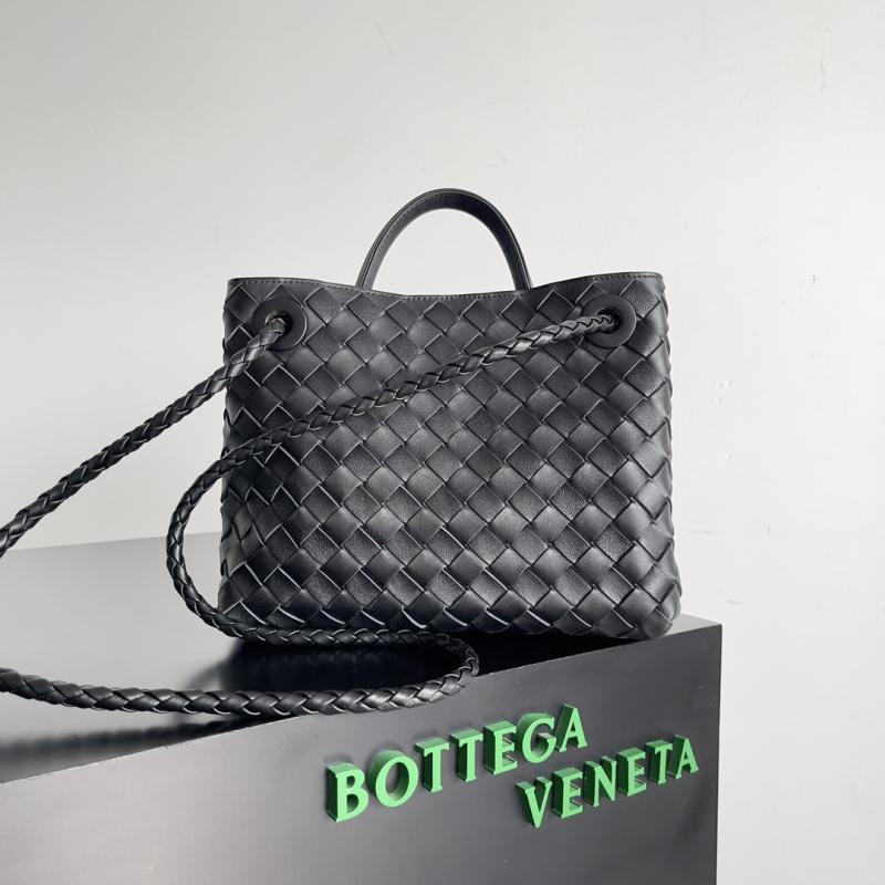 Bottega Veneta Small Andiamo Tote Bag Black 743568