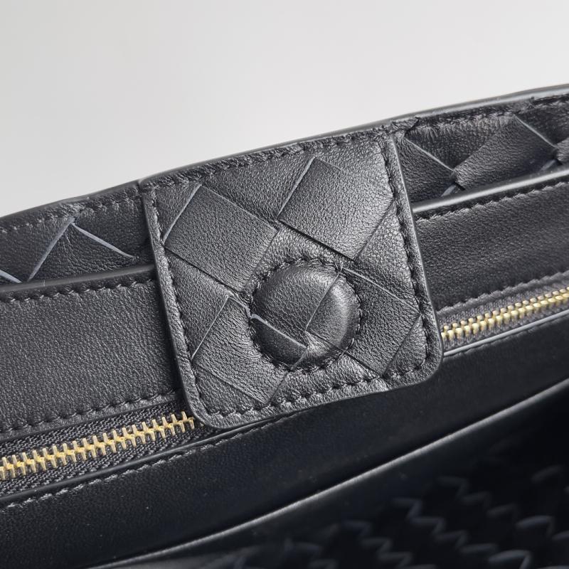 Bottega Veneta Small Andiamo Tote Bag Black 743568