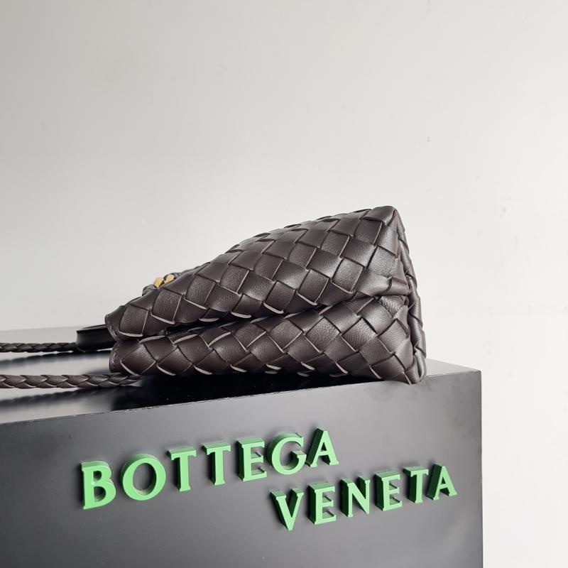 Bottega Veneta Small Andiamo Tote Bag Fondant 743568