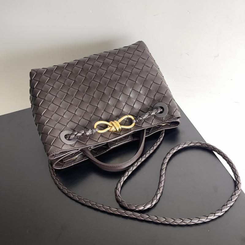 Bottega Veneta Small Andiamo Tote Bag Fondant 743568