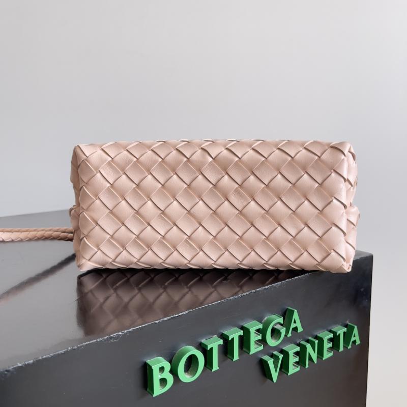 Bottega Veneta Small Andiamo Tote Bag Pink 743568