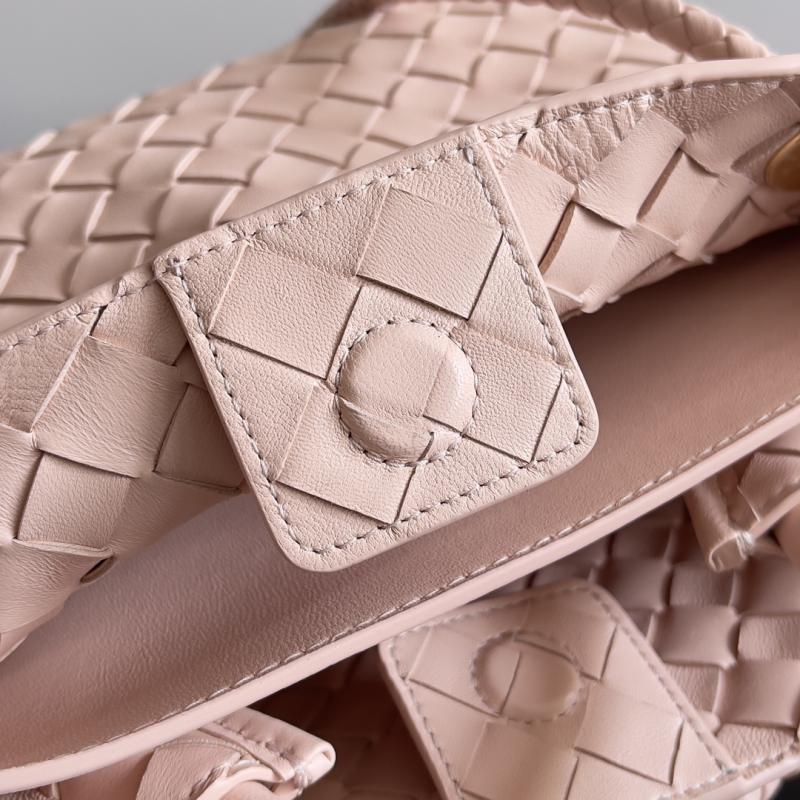 Bottega Veneta Small Andiamo Tote Bag Pink 743568