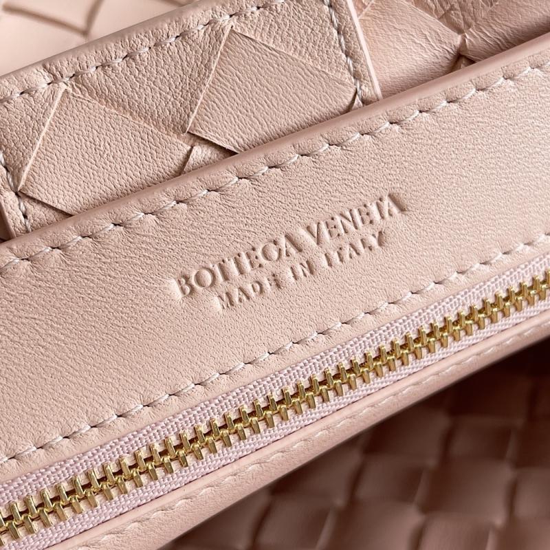 Bottega Veneta Small Andiamo Tote Bag Pink 743568