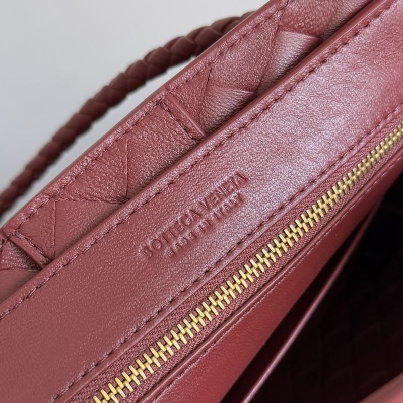 Bottega Veneta Small Andiamo Tote Bag Sapele 743568