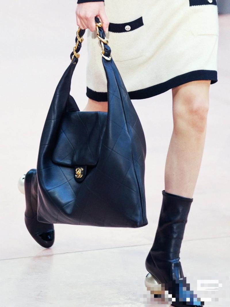 Chanel Calfskin Hobo Bag Black AS0423