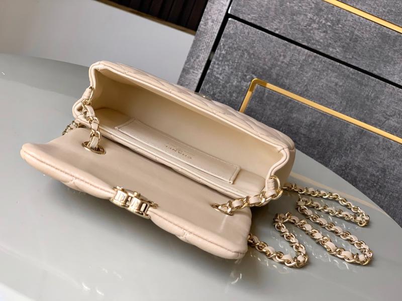 Chanel Clutch With Chain Beige AP4593