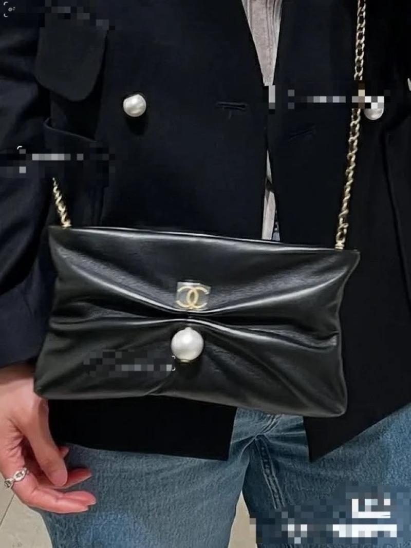 Chanel Clutch With Chain Black AP4613